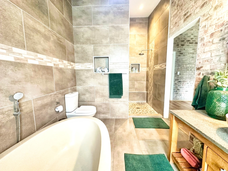 5 Bedroom Property for Sale in Cola Beach Western Cape